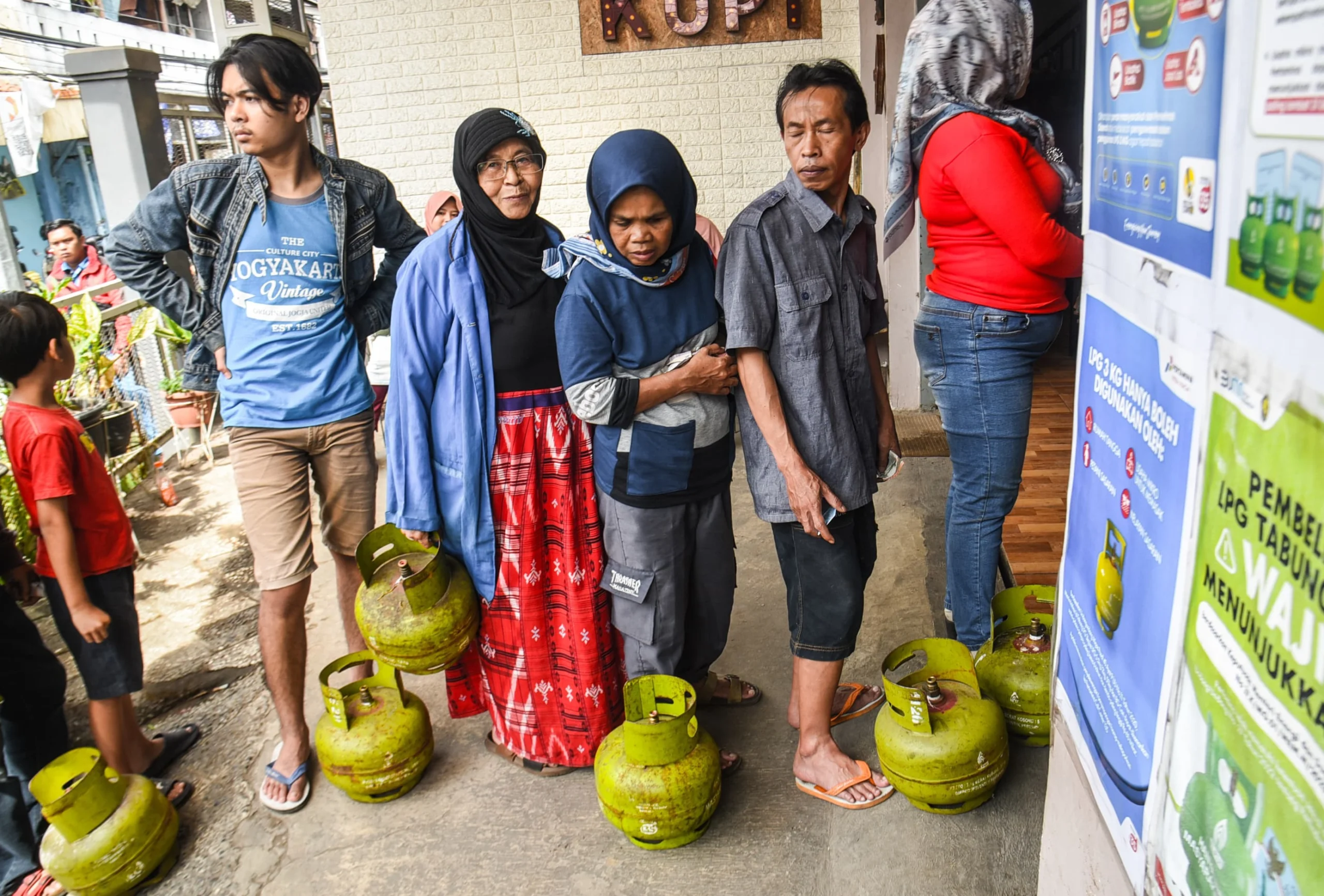 Kebijakan Pembelian Gas Elpiji 3 Kg di Pangkalan: Rakyat Tertekan!