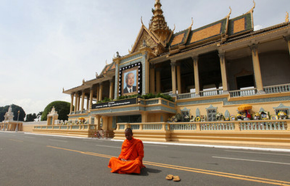 Pendeta Buddha Desak Ubah Seragam Tahanan Oranye yang Menyerupai Jubah