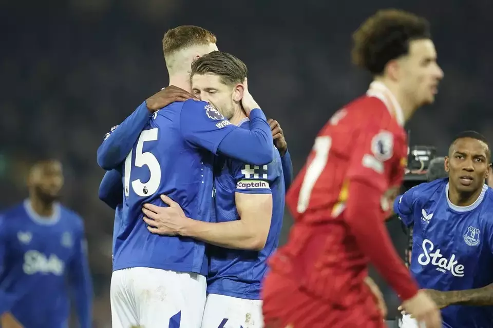 Tarkowski Bawa Everton Imbang atas Liverpool di Menit Terakhir!