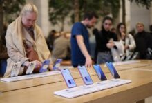 Apple Pertimbangkan Hapus Port di iPhone 17: Inovasi atau Masalah?