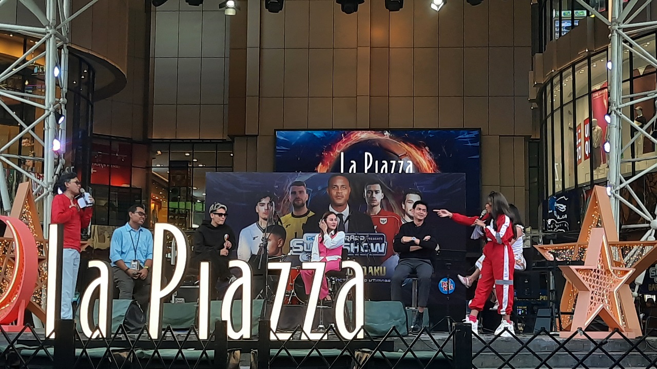 Cast Berbalas Selingkuh Warnai Nobar Timnas Indonesia di La Piazza