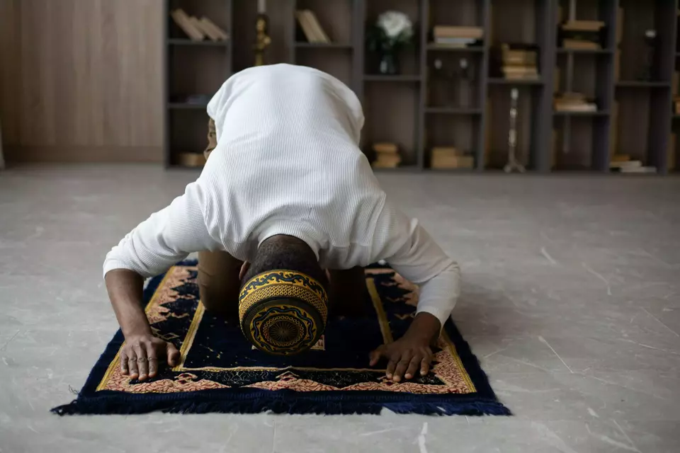 Gerakan Sujud dalam Salat: Tingkatkan Oksigenasi Otak Anda!