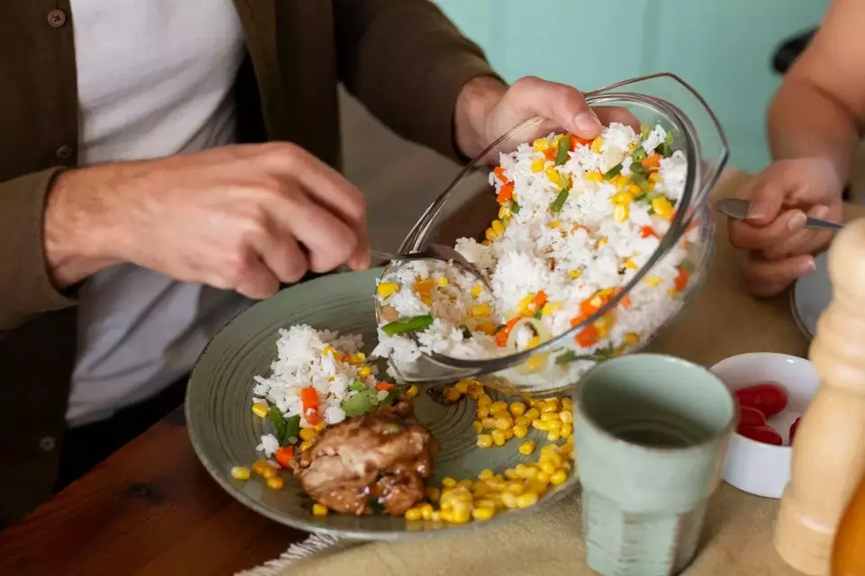 Kenali 10 Makanan Penyebab Sembelit Saat Berbuka Puasa!