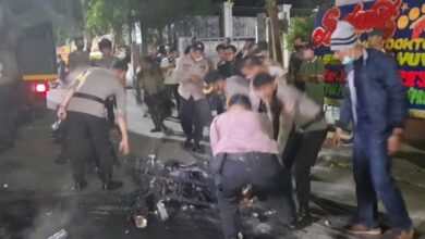 Malang Membara: Demo Tolak UU TNI Ricuh, Pos DPRD Terbakar!