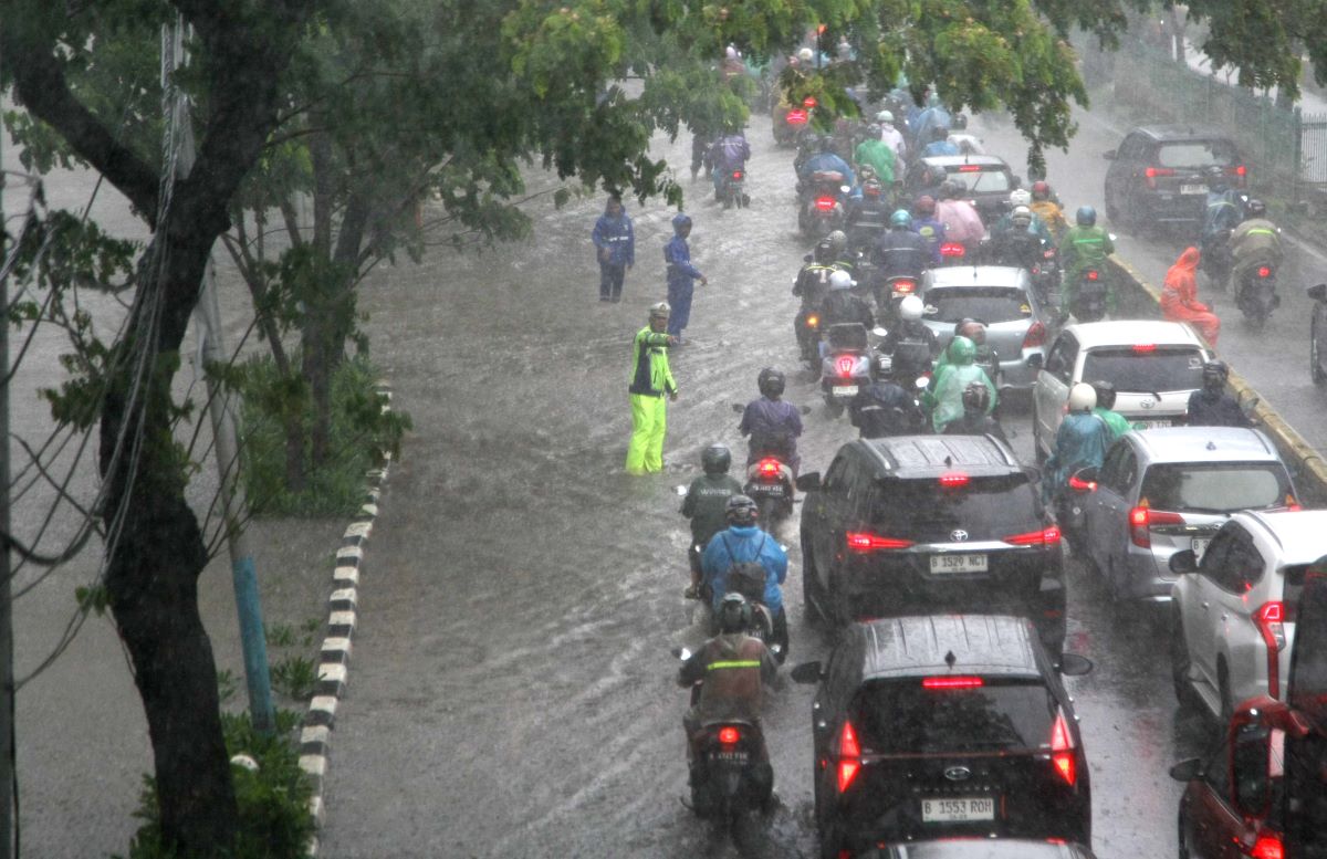 Pemudik ke Jawa Tengah Diimbau Waspada: Cuaca Ekstrem Mengancam!