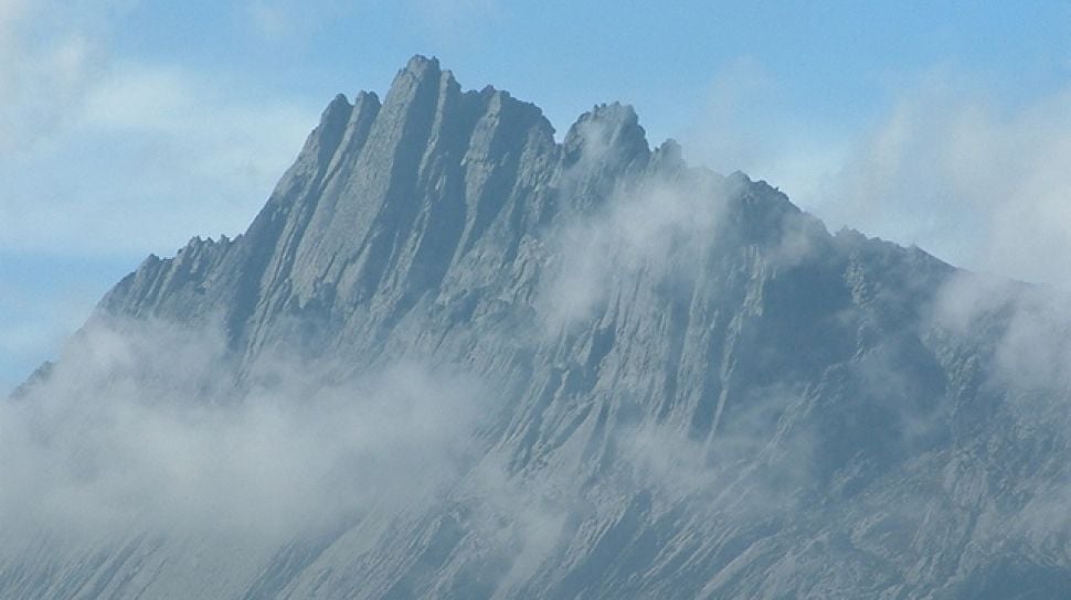 Puncak Cartensz: Menaklukkan Titik Tertinggi di Seven Summits!