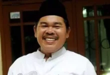 Putra Mat Solar Angkat Jenazah Sang Ayah di Rumah Duka