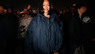 Rihanna Tampil Berani di Rolling Loud: Rok Transparan Mendukung AAP Rocky!