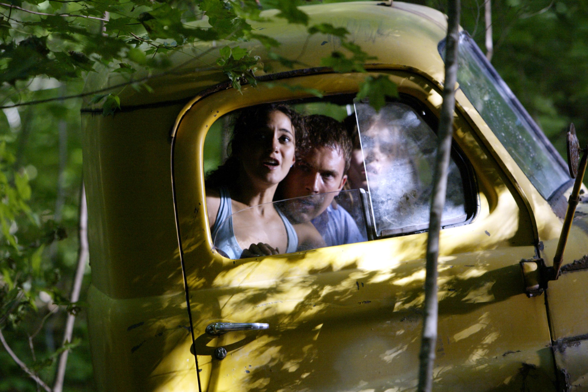 Sinopsis Film Wrong Turn: Pertarungan Melawan Suku Kanibal!