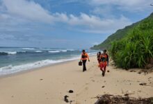 Tim SAR Cari WNA Tiongkok yang Terseret Arus di Pantai Nyang-Nyang