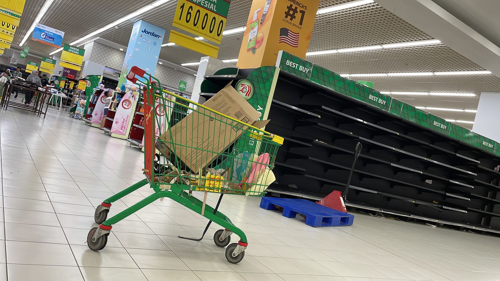 5 Fakta Mengejutkan: Lulu Hypermarket Tutup 10 April, Ratusan PHK!