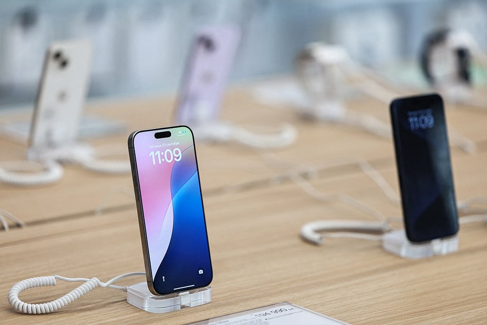 Apple Kerek Pengiriman iPhone dari China untuk Hindari Tarif Trump