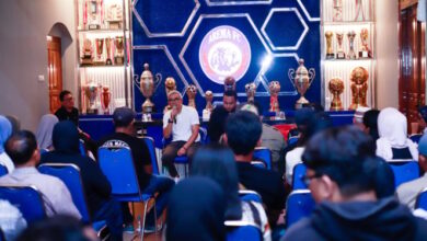 Arema FC Sambangi Keluarga Korban Tragedi Jelang Pulang ke Kanjuruhan
