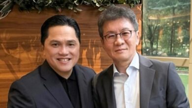 Jabat Tangan Erick Thohir dan Bos Baru Shin Tae-yong, Kenapa?