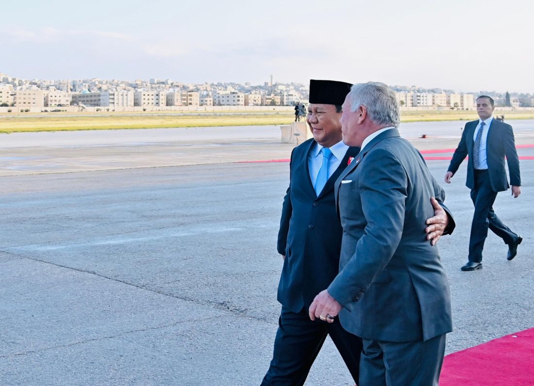 Momen Emosional: Raja Abdullah II Peluk Prabowo di Yordania