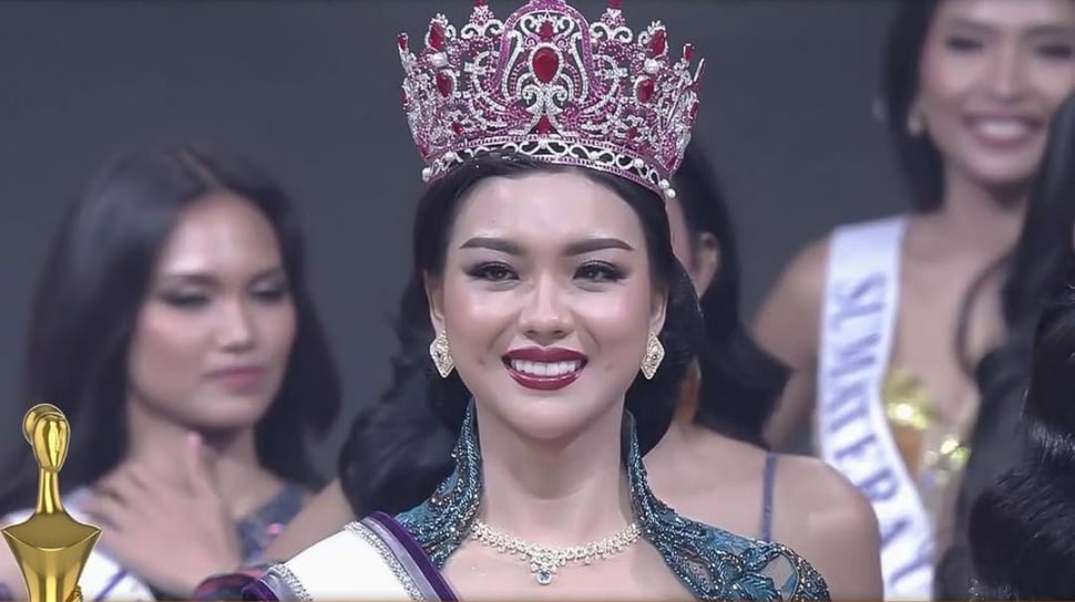 5 Look Mewah Firsta Yufi Amarta: Wakil Jatim Menangkan Puteri Indonesia 2025!