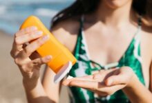 9 Kesalahan Menggunakan Sunscreen yang Bikin Kulit Tak Sehat!