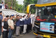 Bupati Garut Lepas 435 Jemaah Haji Kloter 05 Gelombang Pertama