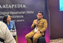 Dokter Perang Ungkap Mitos: Air Kencing Tak Sembuhkan Sakit Mata!