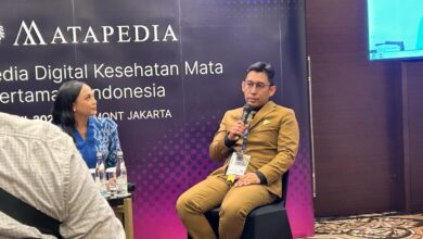 Dokter Perang Ungkap Mitos: Air Kencing Tak Sembuhkan Sakit Mata!