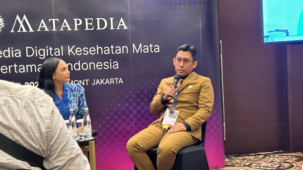 Dokter Perang Ungkap Mitos: Air Kencing Tak Sembuhkan Sakit Mata!