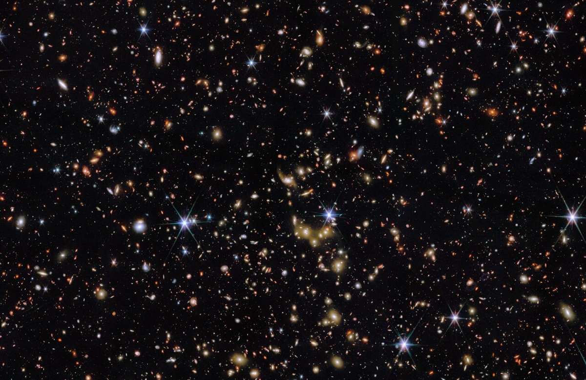 Gambar Baru JWST: Pesta Galaksi Menakjubkan di COSMOS-Web!