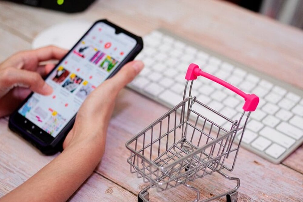 Indeks Literasi Asuransi RI Naik Jadi 45,45% Berkat Belanja Online!