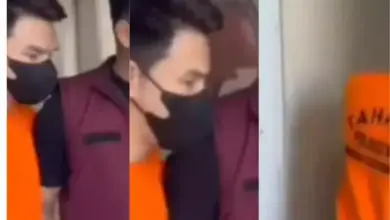 Jonathan Frizzy Tampil di Balik Baju Tahanan Oranye, Kasus Vape Obat Keras