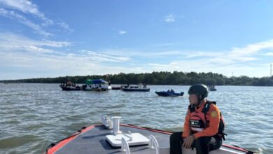 Kapal Ferry Mukhlisa Tenggelam di Teluk Balikpapan, 2 Hilang!
