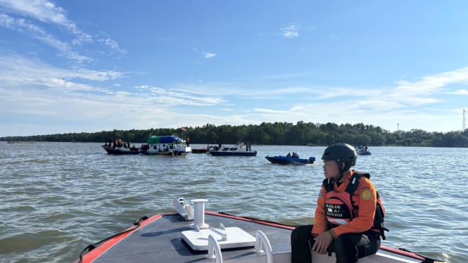 Kapal Ferry Mukhlisa Tenggelam di Teluk Balikpapan, 2 Hilang!