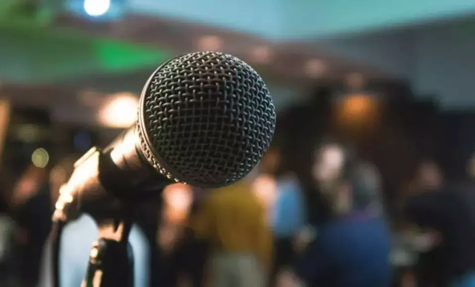Viral! Wanita Klaim Terkena Virus Herpes Usai Karaoke Mikrofon